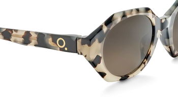 Das Bild zeigt die Sonnenbrille FRESH BX von der Marke Etnia Barcelona in schwarz/beige gemustert.